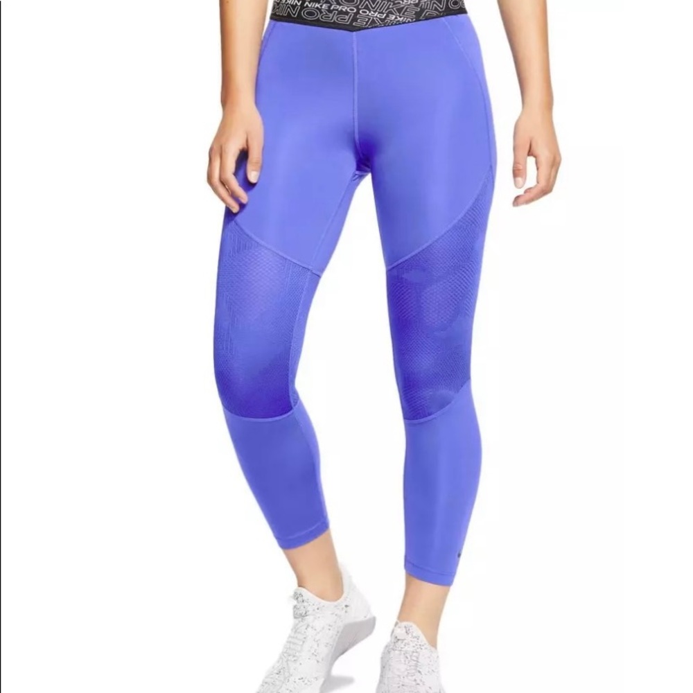 Nike Women’s Pro Tight Fit Training Crop Length